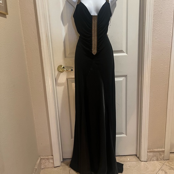 Absolutely Gorgeous! Black Satin gown! - Picture 7 of 11